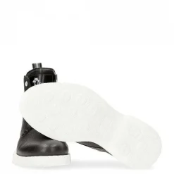 Vrouw Panama Jack Elvia