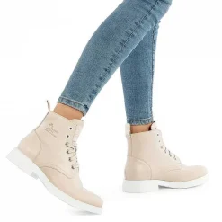 Vrouw Panama Jack Elvia