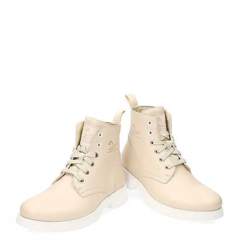Vrouw Panama Jack Elvia