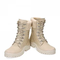 Vrouw Panama Jack Heid