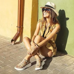Vrouw Panama Jack Naila