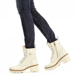 Vrouw Panama Jack Padma