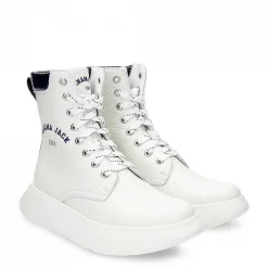 Vrouw Panama Jack Yuca
