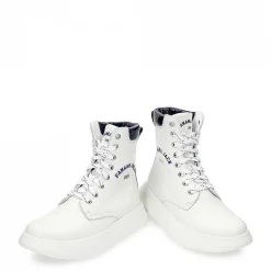 Vrouw Panama Jack Yuca