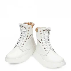 Vrouw Panama Jack Yuca